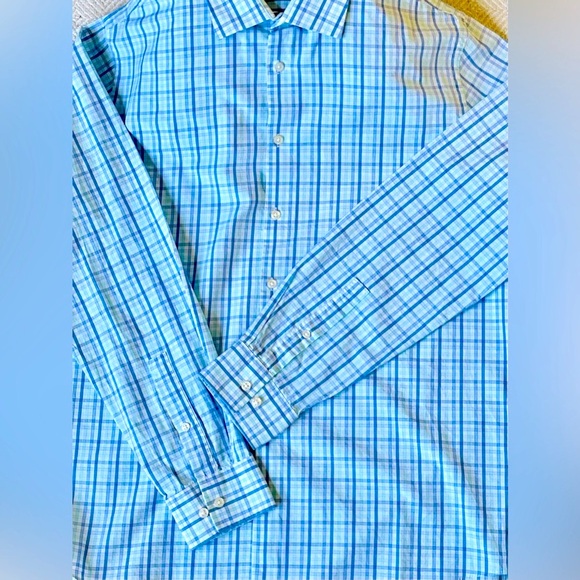 Michael Kors Performance Wicking Button-Down๐ - Picture 2 of 6